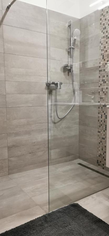 Hanna Apartman Buk Exterior foto