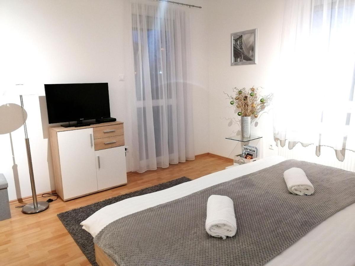 Hanna Apartman Buk Exterior foto
